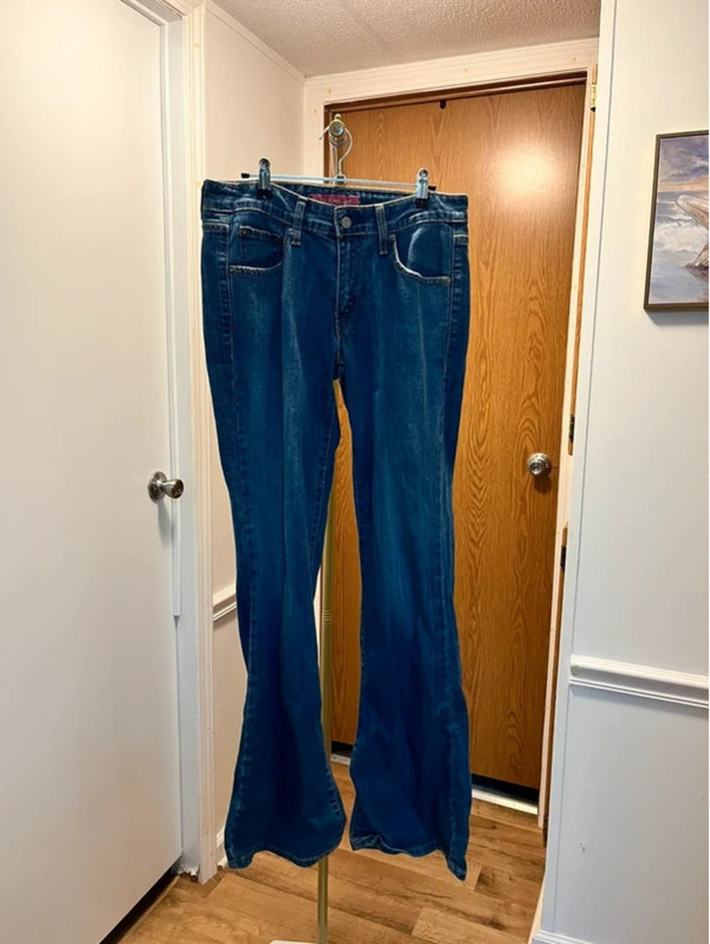 Levi's 519 sz9L Women's Low Flared Y2K Jeans Blue Medium Wash Denim -Junior